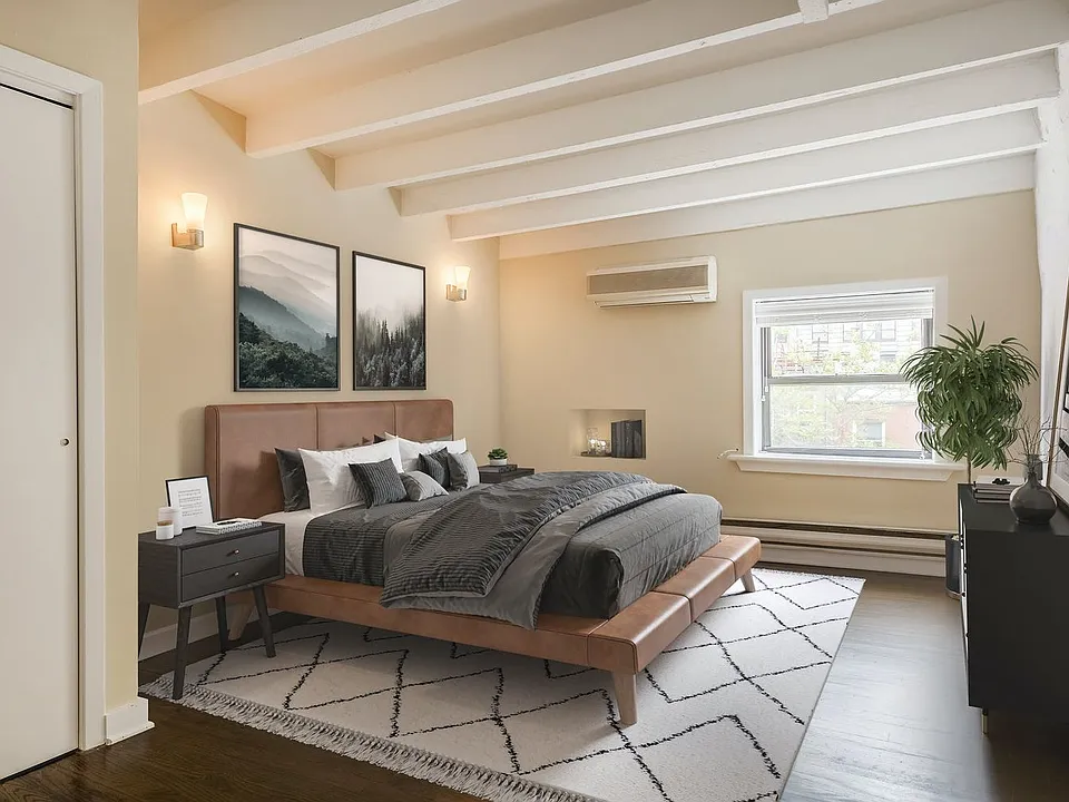 22 E 13th St #4