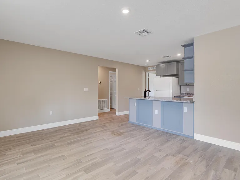 1405 Avenue G #A — Photo 9