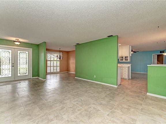 5th image of 4814 W Country Club Dr