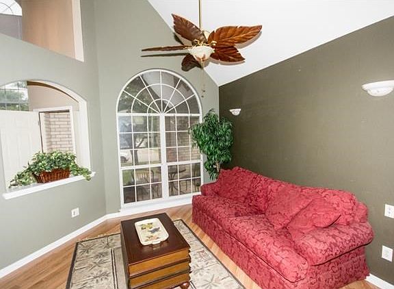 4th image of 904 Indian Run Dr