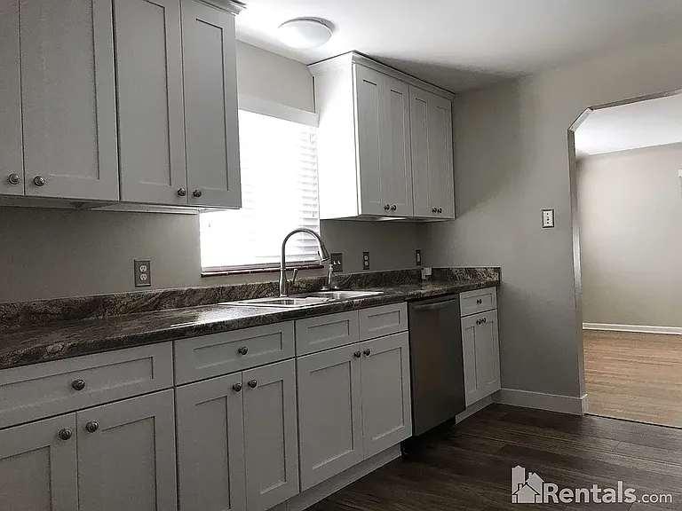 1725 E Warren Ave #1 — Photo 4
