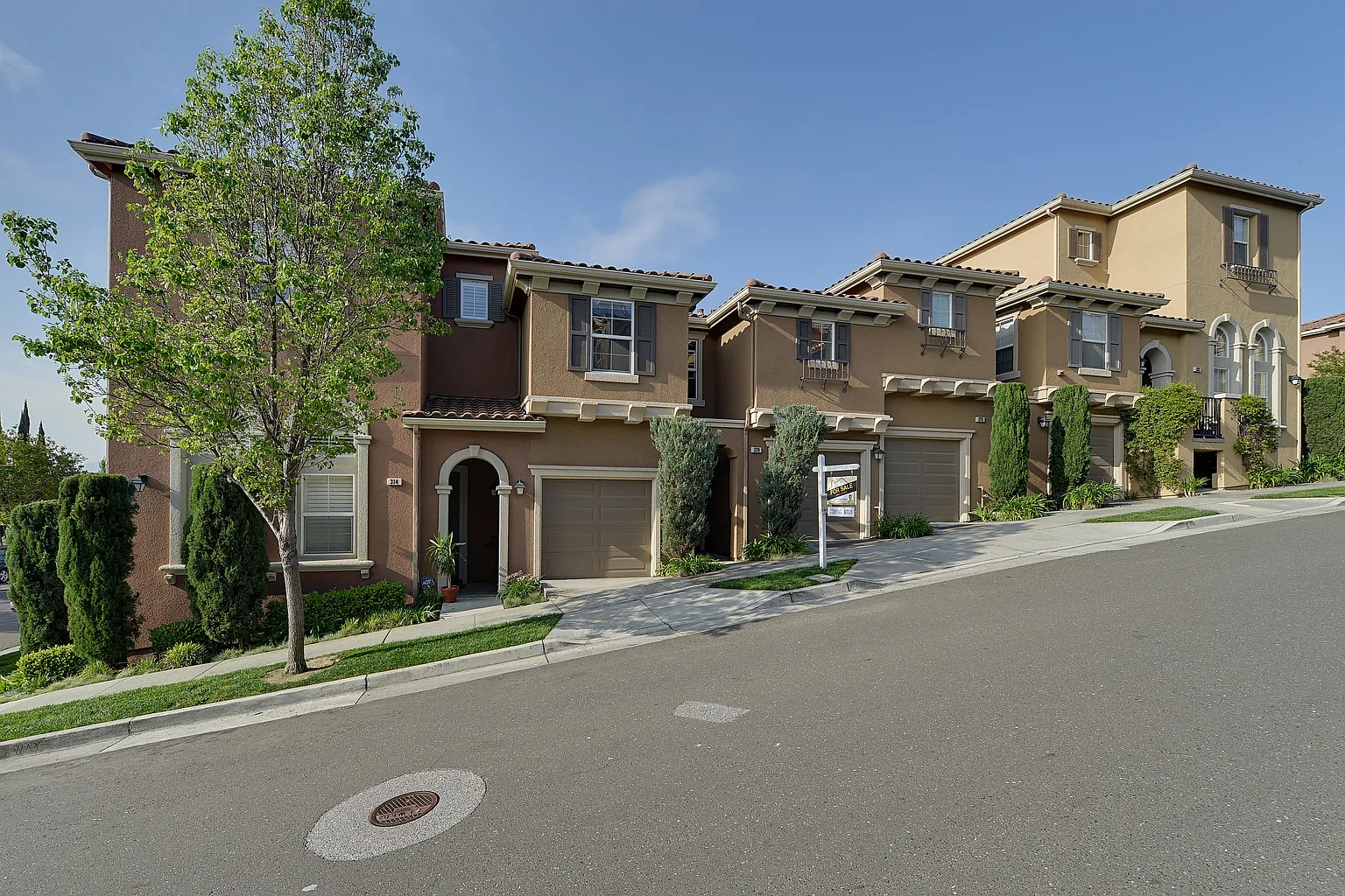 320 Mullinix Way photo 1