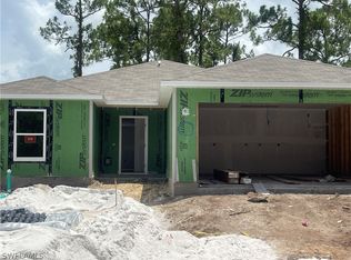 2906 E 21st St, Alva, FL 33920