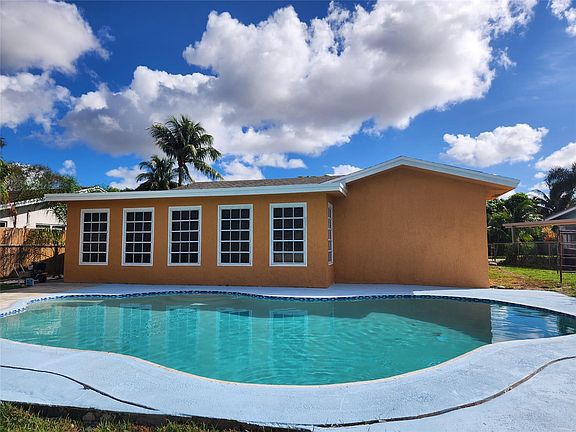 4th image of 6601 NW 33rd Way