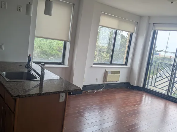 (undisclosed Address), Far Rockaway, NY 11691