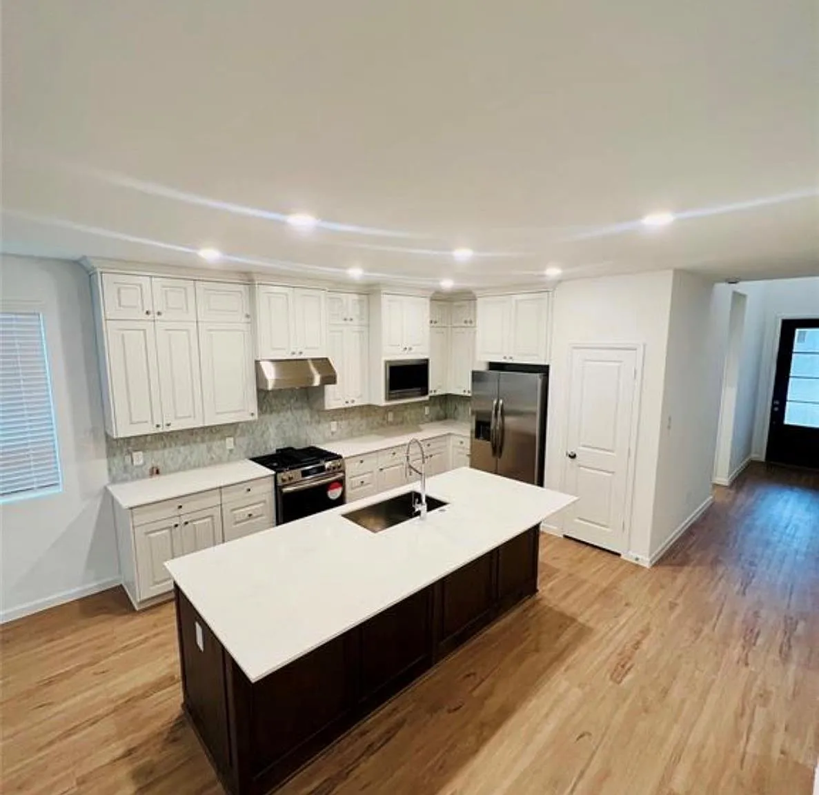 4 bed, 3.0 bath, 2427 sqft, $2,500 — Photo 2