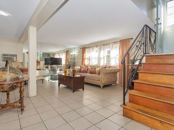 3rd image of 47 Clarke St