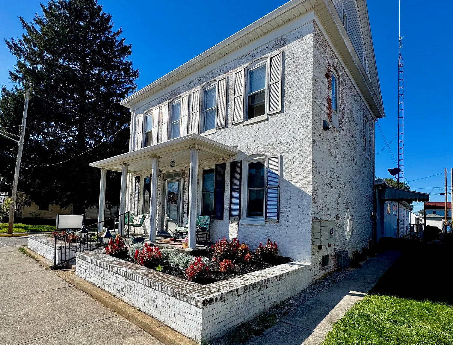 3 bed, 1100 sqft, $1,295 — Photo 1