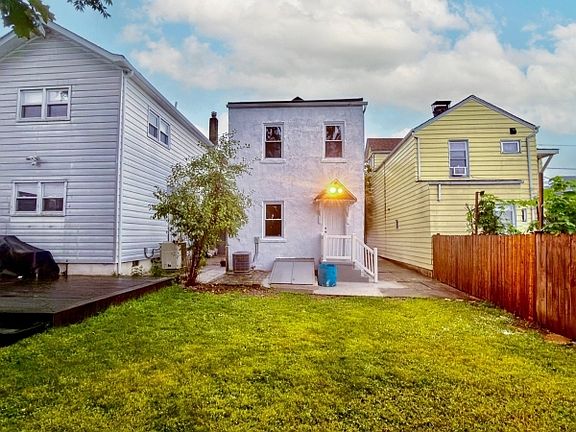 4th image of 58 Henderson St