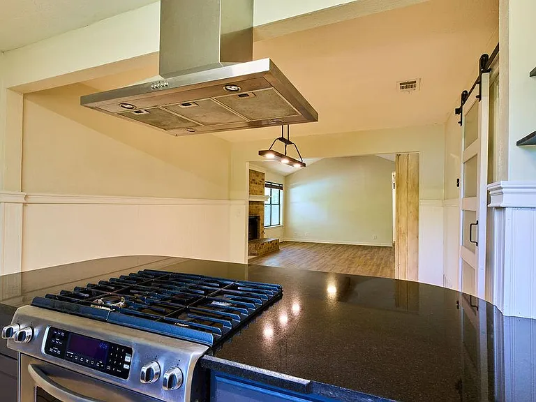 1105 Stratford Cv — Photo 17