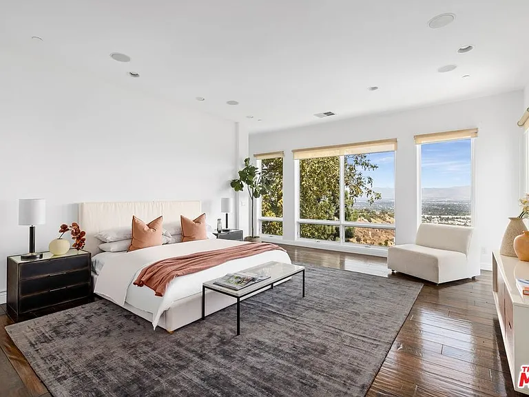 14435 Mulholland Dr — Photo 19