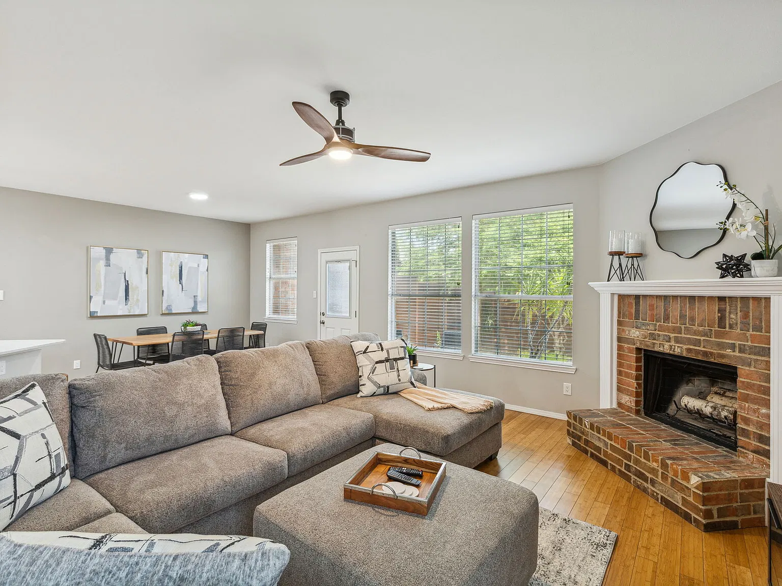 4 bed, 2.5 bath, 2506 sqft, $8,813 — Photo 3