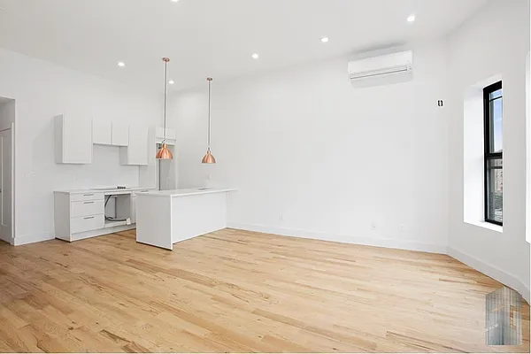 Rented by Skyline Group Real Estate | media 9