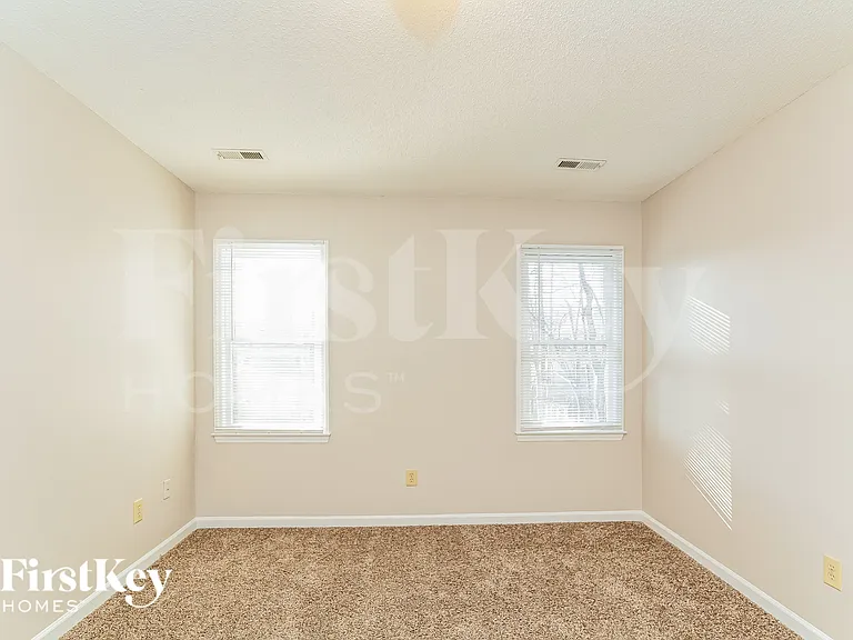 1311 Logan St — Photo 10