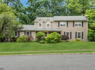 4 Twin Brook Rd, West Caldwell, NJ 07006
