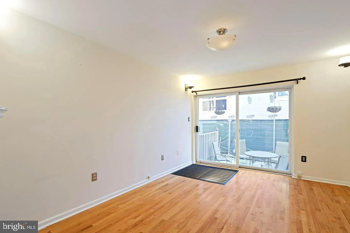 2 bed, 2.5 bath, 928 sqft, $2,675 — Photo 4