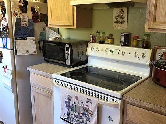 3rd image of 582 Geraldine Dr
