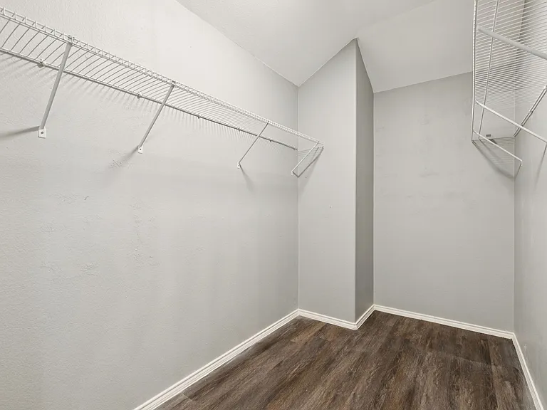 1016 Aviary — Photo 34