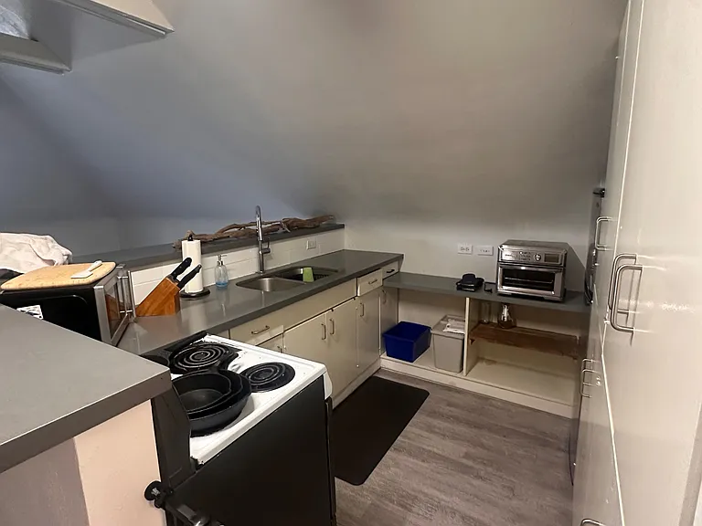 737 Avenue Rd #3 — Photo 4