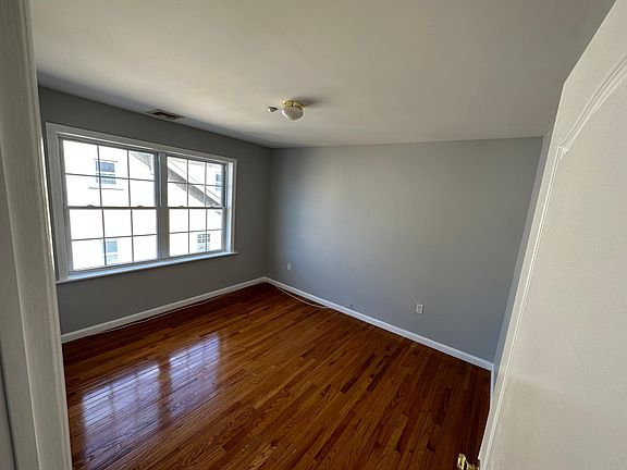 4th image of 214 Jessamine Ave #3N
