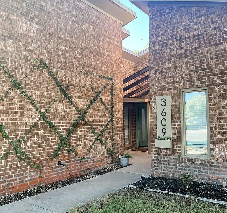 1st image of 3609 Crestmont Dr