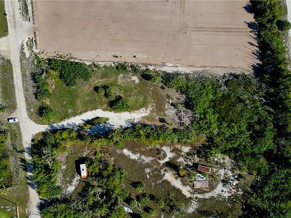 3rd image of 4122 Shellcrest Rd
