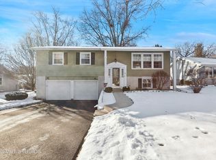 68 Drendel Ln, Naperville, IL 60565