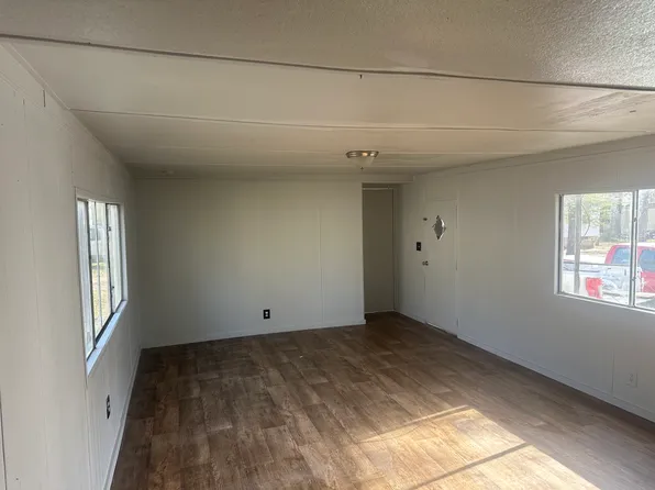 4499 Highway 90, Alleyton, TX