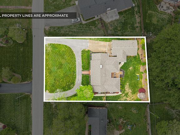 5th image of 303 Deepwood Dr