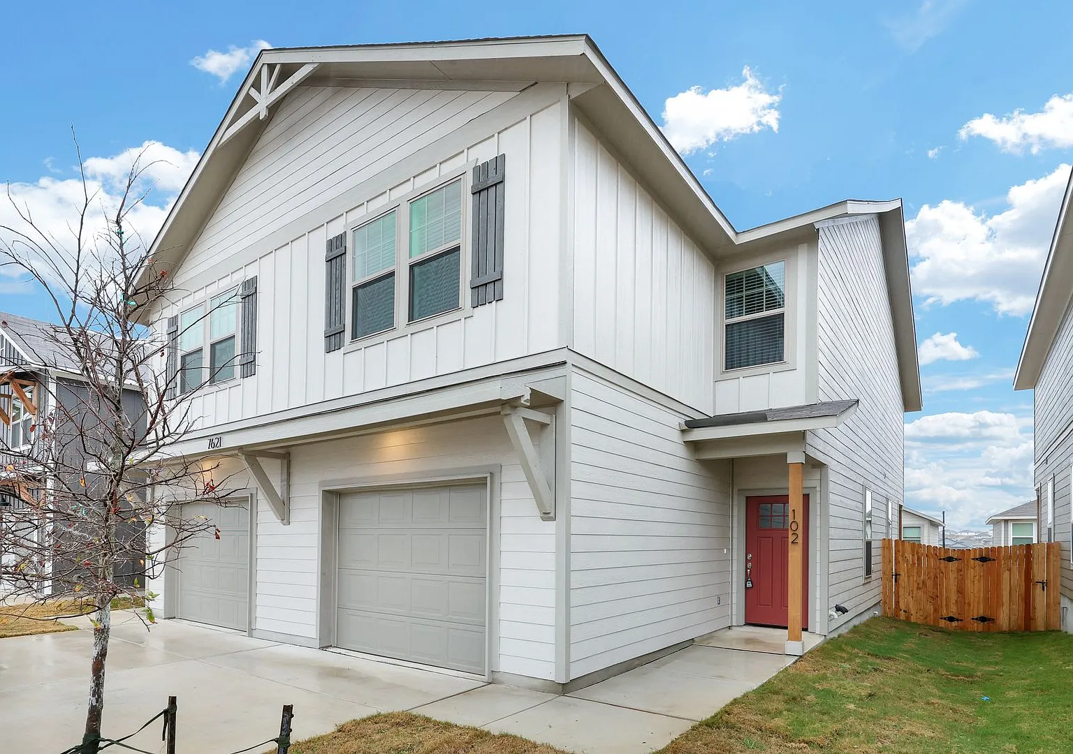 Move-In Special: Two Weeks Free Beautifully Designed Townhome With Upscale Finishes — Photo 2