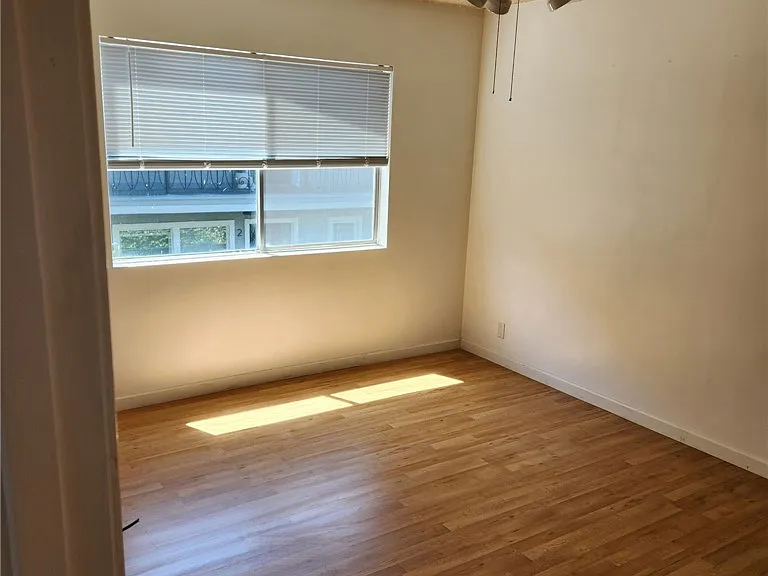 1525 E 2nd St #6 — Photo 24