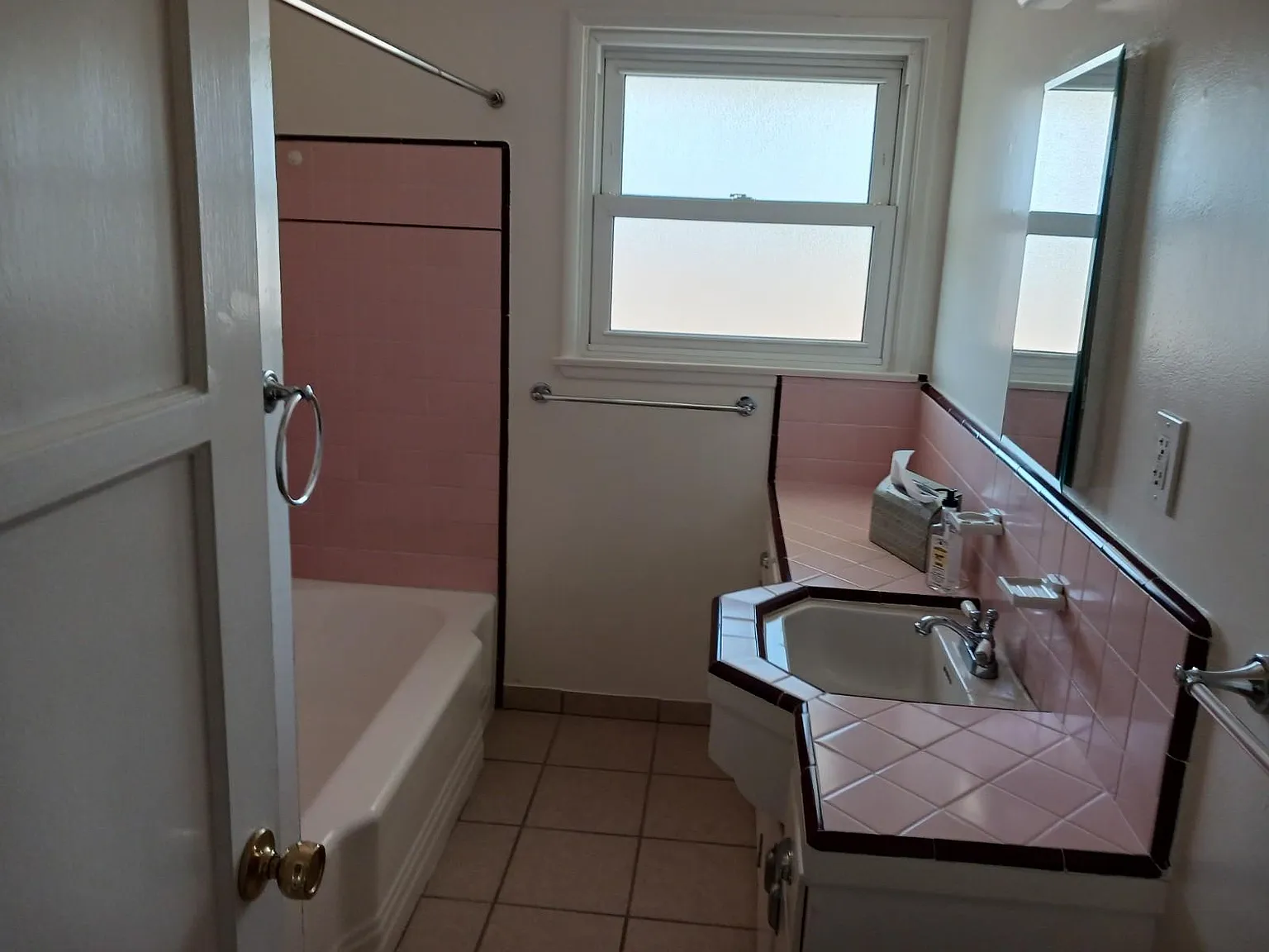 2 bed, 750 sqft, $4,000 — Photo 4