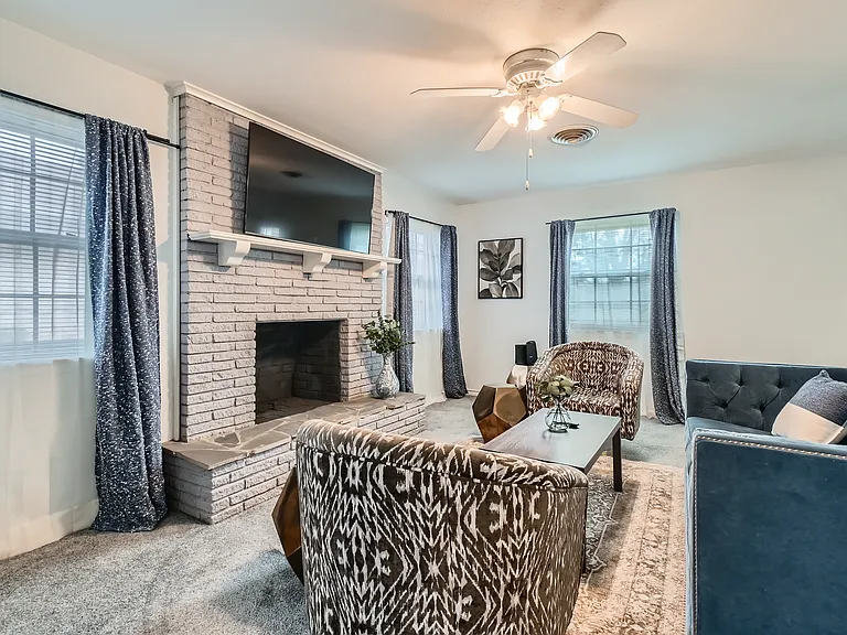 108 W Lilly Ln — Photo 23