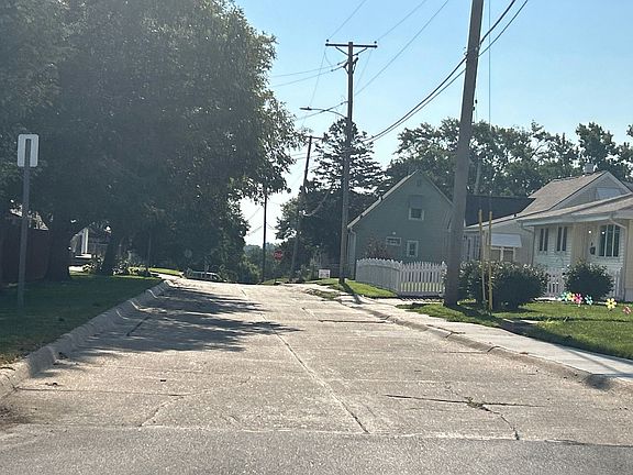 4th image of 4055 I St