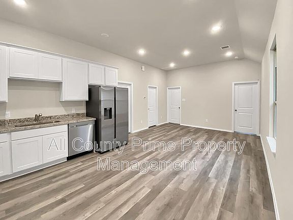 4th image of 11593 Persimmon St