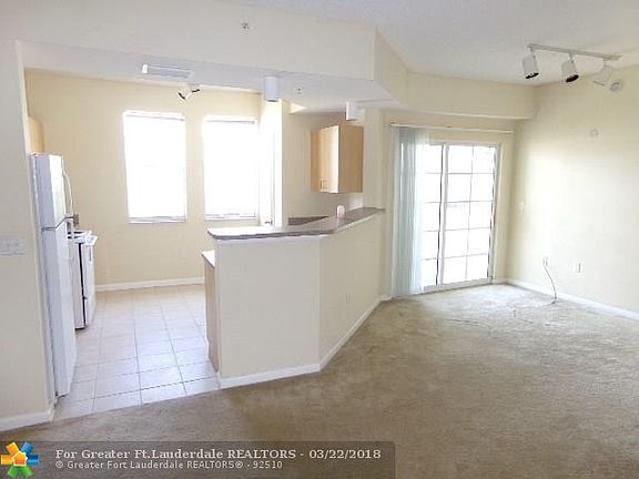 3rd image of 533 NE 3rd Ave APT 526
