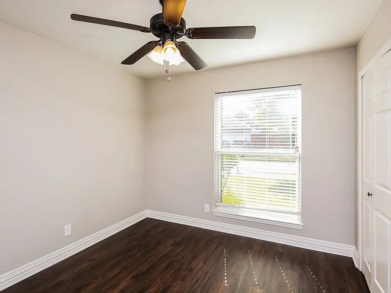 8705 Elbe Trl — Photo 14
