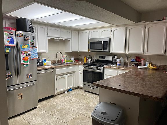 4th image of 2507 W Oak St