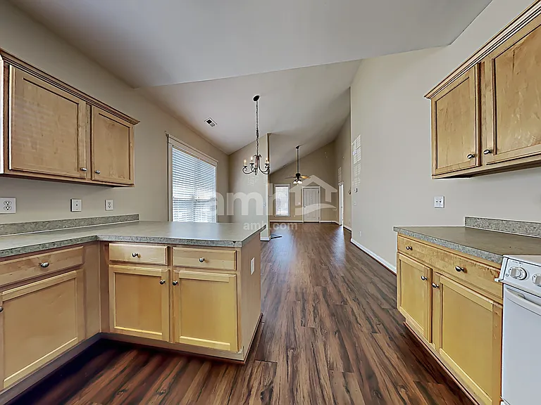 13640 Swinton Rd — Photo 4