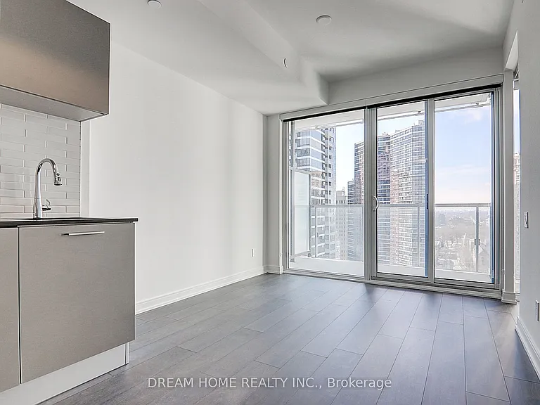 3 Gloucester St #1913 — Photo 13