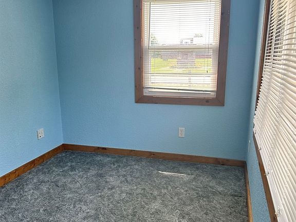 4th image of 551 Horne St