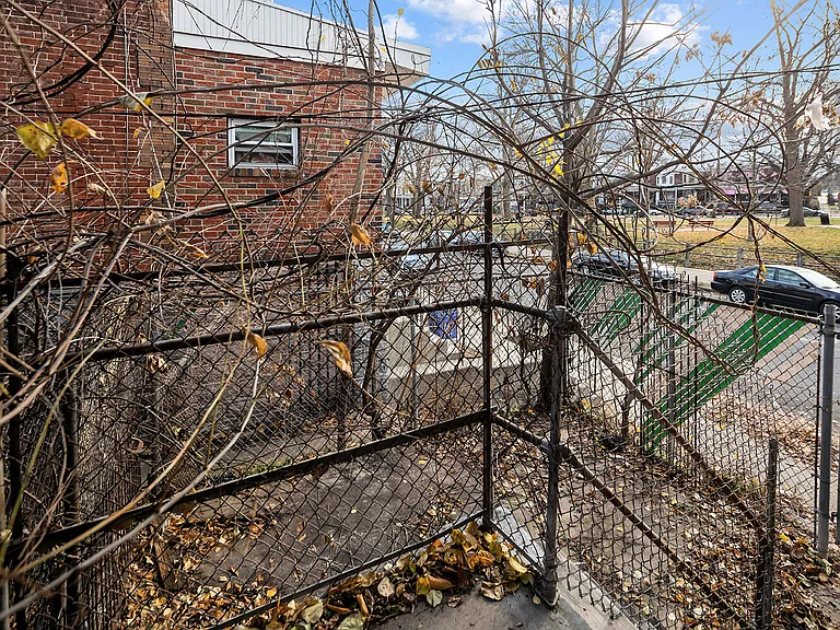 851 S 57th St — Photo 39