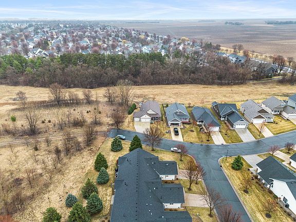 3rd image of 3529 S Pointe Dr