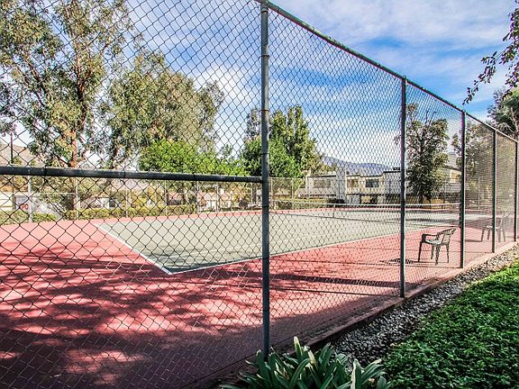 5th image of 10502 Sunland Blvd Unit 3