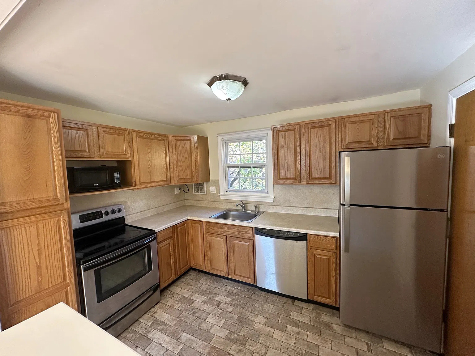 2 bed, 928 sqft, $1,700 — Photo 4