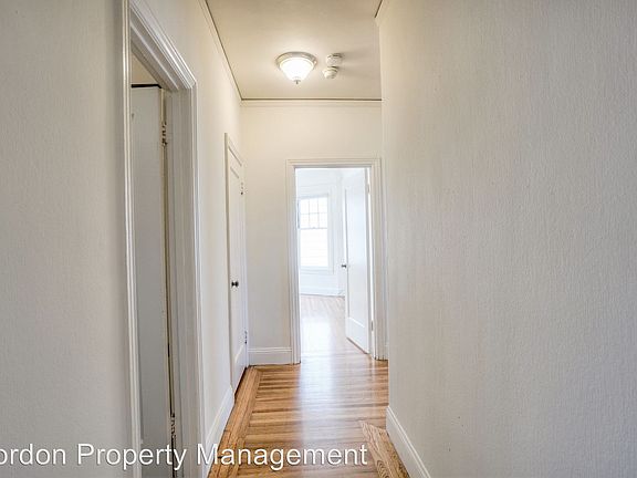 5th image of 455 Cole St APT 05