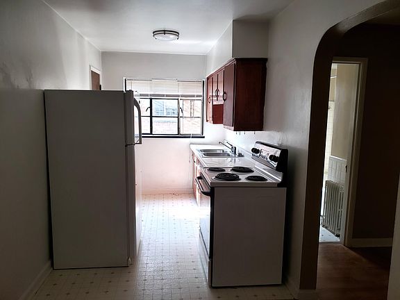 4th image of 531 Hadley Ave APT 1