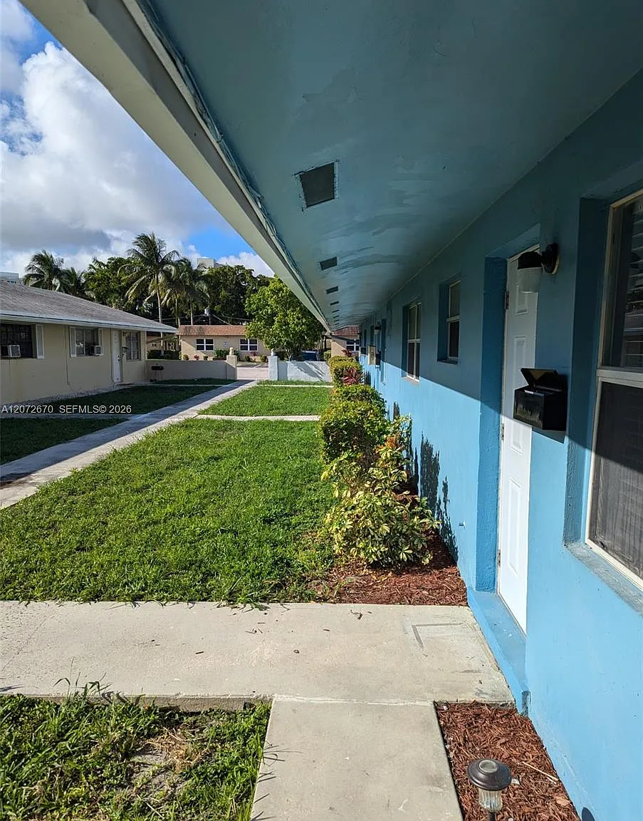 Avondale — Photo 2