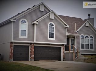 1410 Maple Ln, Pleasant Hill, MO 64080
