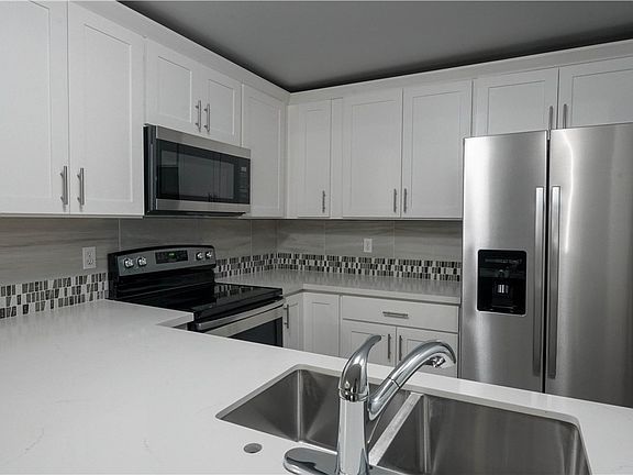4th image of 13954 NE 60th Way #326